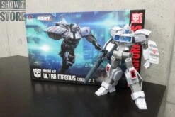 Flame Toys Furai Model Ultra Magnus Model Kit IDW Version -Cheap Toy Store 0d5fe9128e