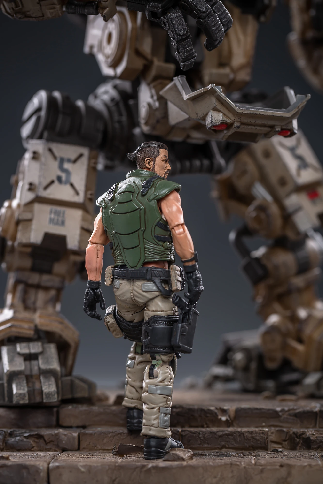 JoyToy Source Acid Rain 1/18 Freeman Machine Armor W/ Pilot Mechas & Soldiers Figure Set Desert Brown Version 7 JoyToy Source Acid Rain 1/18 Freeman Machine Armor W/ Pilot Mechas & Soldiers Figure Set Desert Brown Version - Image 5