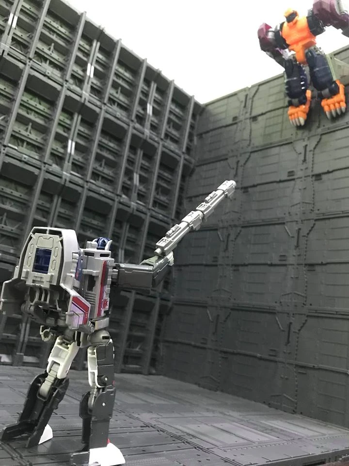 Hasbro PP-27 PP27 Optimal Optimus Power Of Prime Leader Class 4 Hasbro PP-27 PP27 Optimal Optimus Power Of Prime Leader Class - Image 2